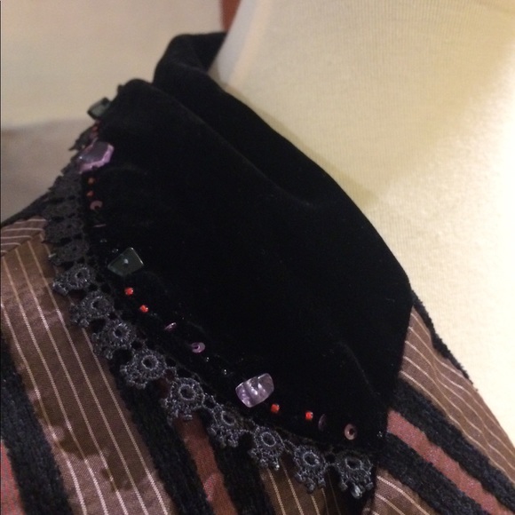 🎉🎉HP🎉🎉 jacket with velvet and beaded trim - Picture 2 of 8